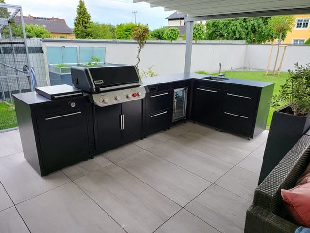 BBQ Kitchen outdoor kitchen with door module and integrated storage space