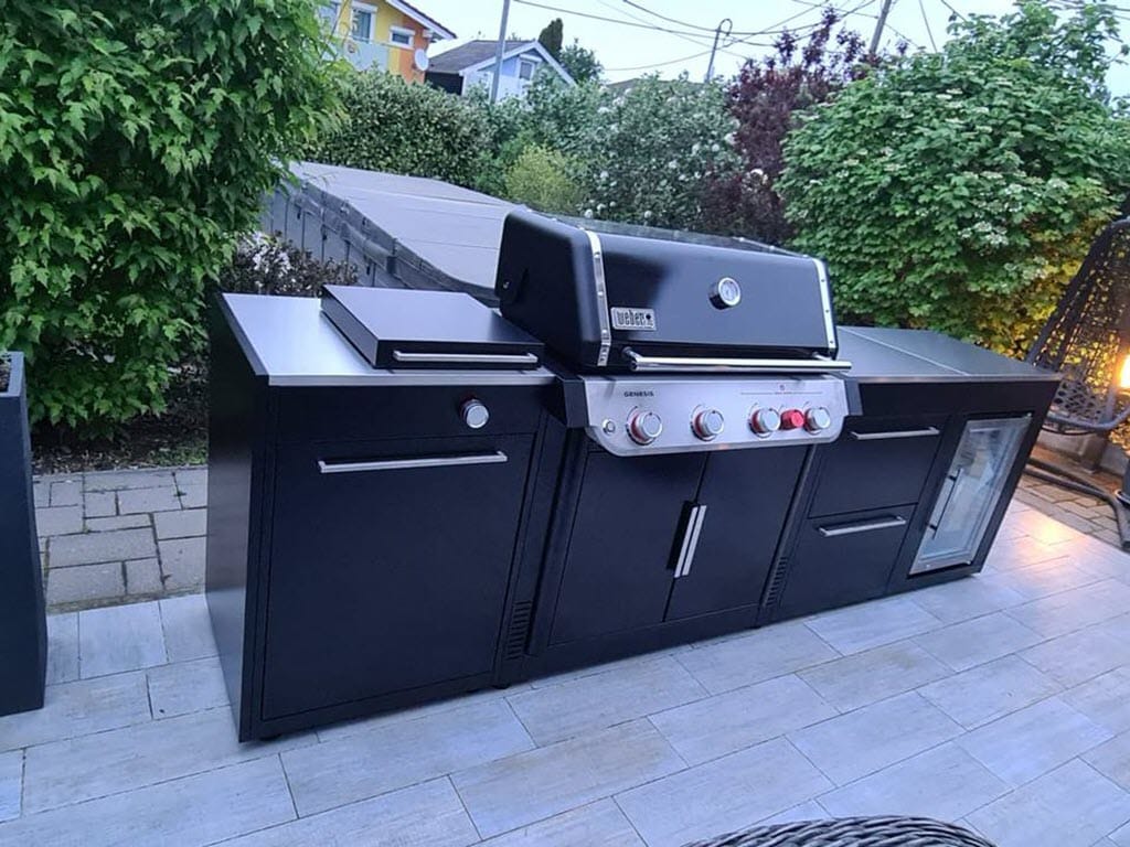 BBQ Kitchen outdoor kitchen with sink module and water connection